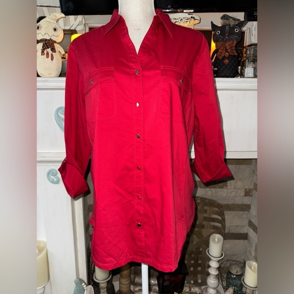 Croft & Barrow stretch side red, fold up sleeve blouse. Sz. L. NWOT